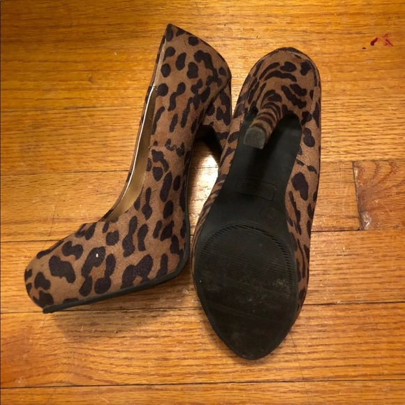 Pumps - Picture 2 of 2